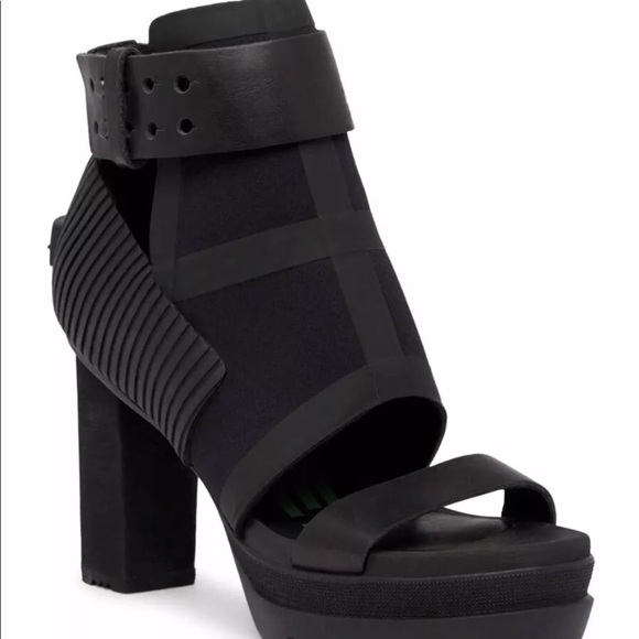 Sorel Shoes - Sorel Medina sandal💥💥💥sold
